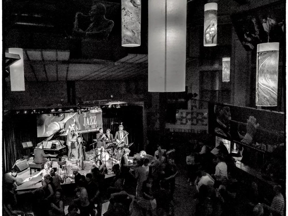 38 FJT Swing Paradis