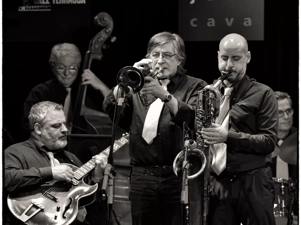 Arnau Boix i Ariel Vigo amb la La Locomotora Negra