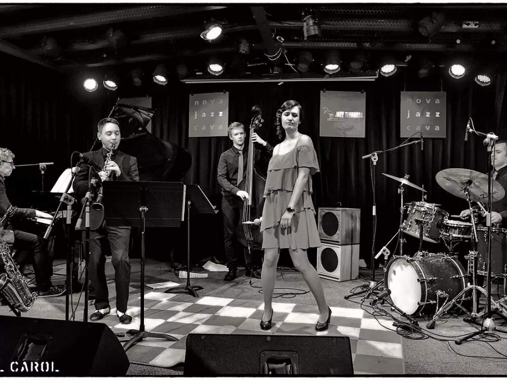 Zazu "Swinging Love"