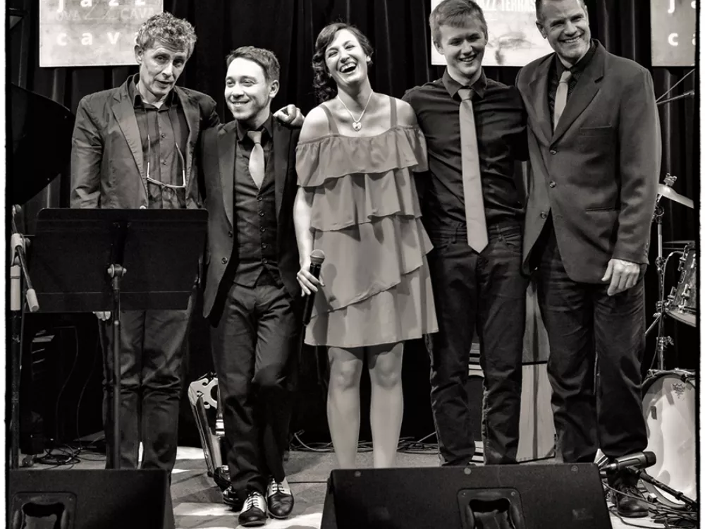 Zazu "Swinging Love"