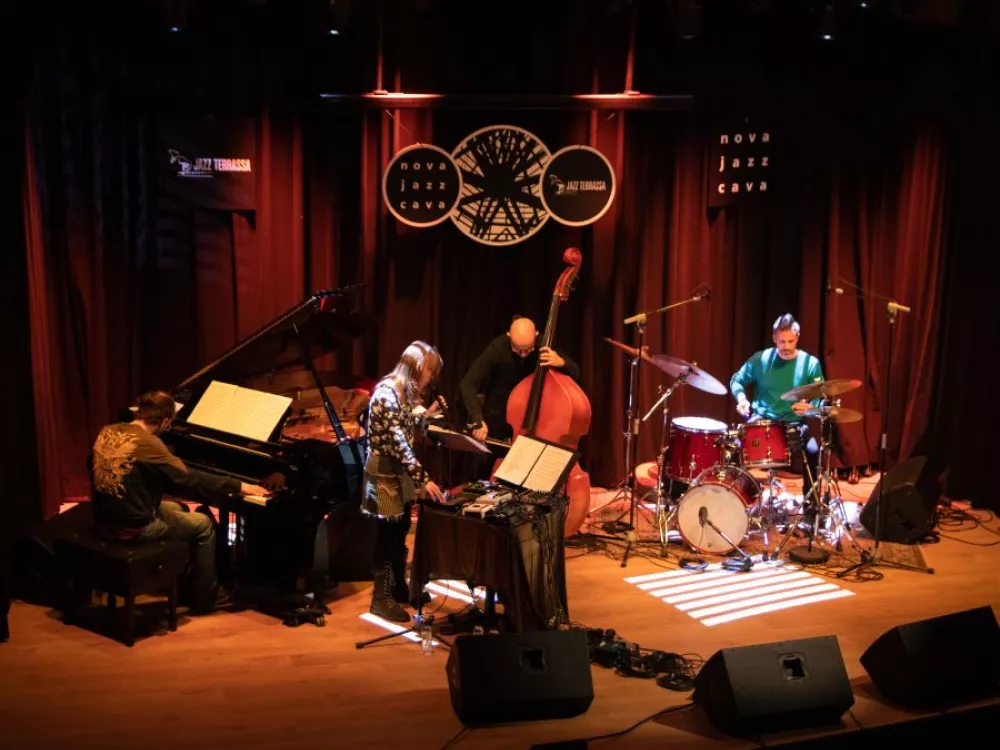 Oriol Roca Trio & Lynn Cassiers