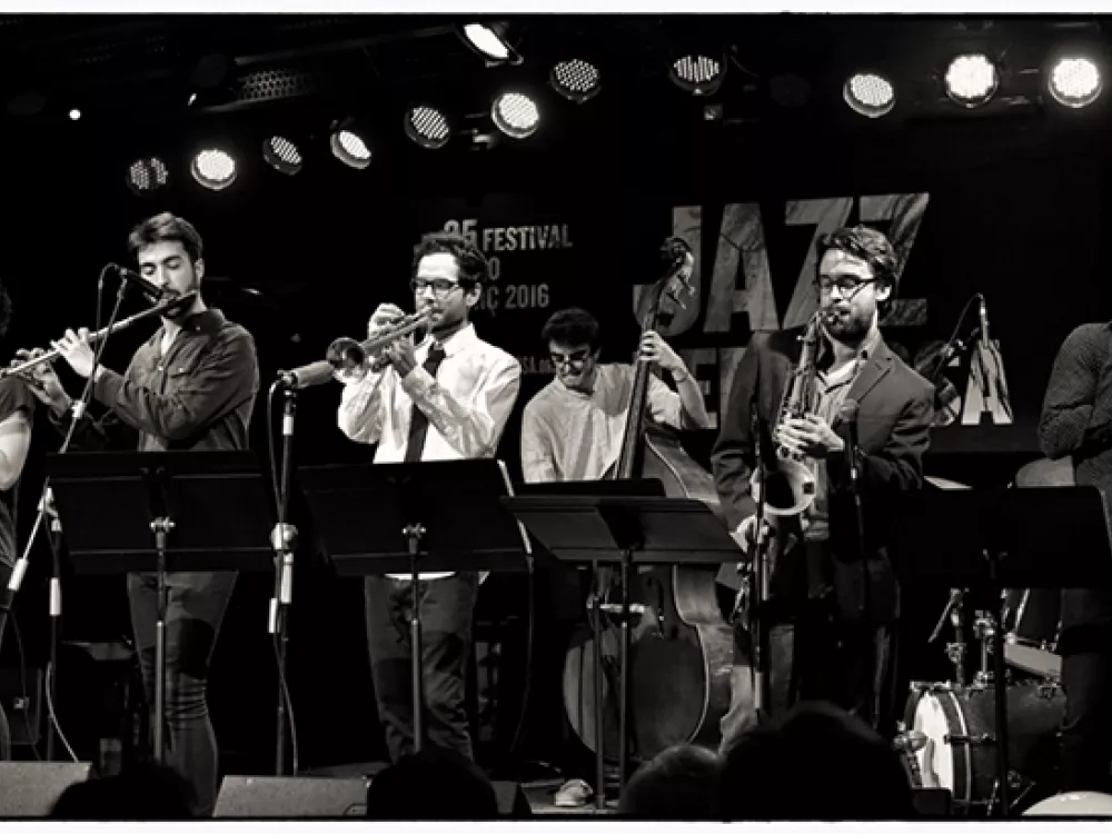 Luc Casares Red Octet