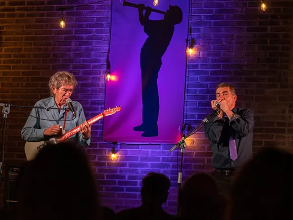 Pi de la Serra "Cançons de Combat"